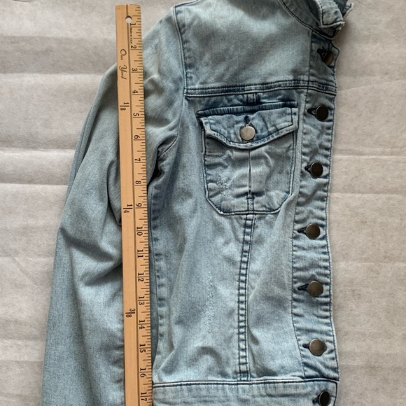 Kut from the Kloth Women’s Distressed Classic Denim Jacket Light Wash Size Small - Picture 13 of 15